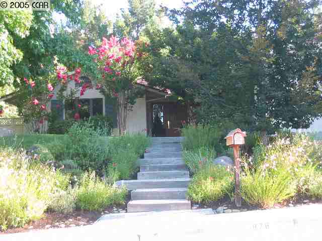 Property Photo:  878 Matadera Cir  CA 94526-1859 