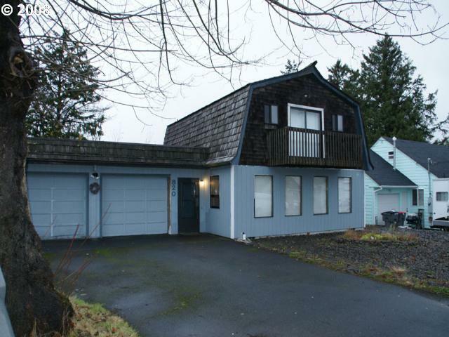 Property Photo:  820 17th Ave  OR 97138 