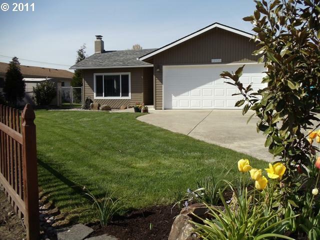 Property Photo:  12125 SE 38th Ave  OR 97222 