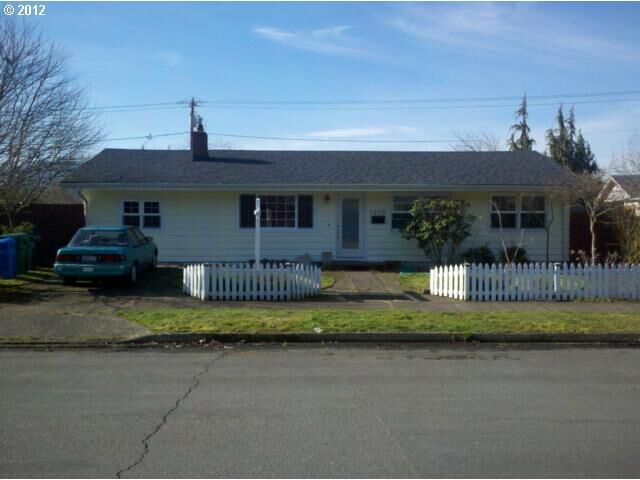 Property Photo: 3230 Alder St OR 97405