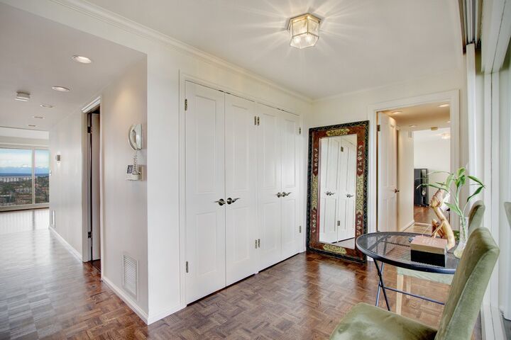 Property Photo: 525 Belmont Ave E 11G WA 98102