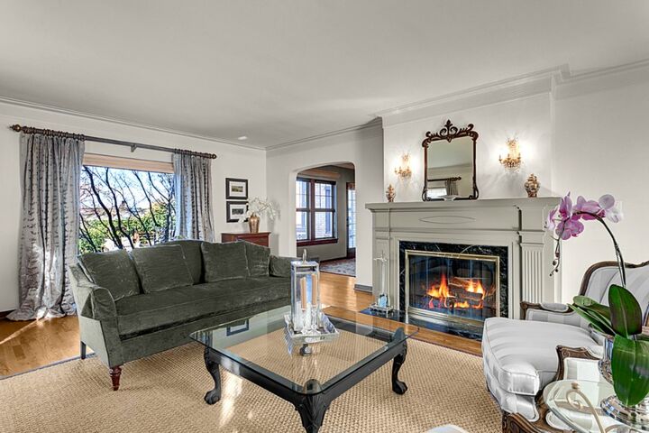 Property Photo:  2835 42nd Ave W  WA 98199 