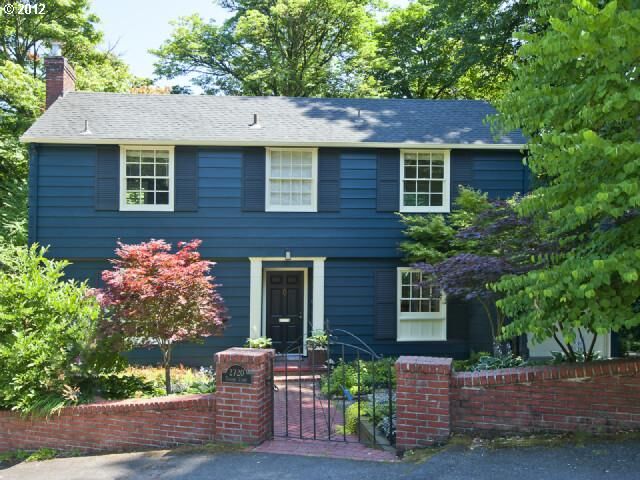 Property Photo:  2720 SW English Ct  OR 97201 