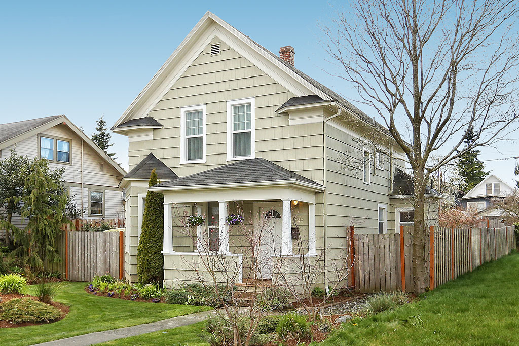 Property Photo:  1726 Wetmore Ave  WA 98201 