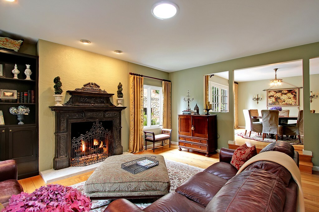 Property Photo: 3245 Evergreen Point Rd WA 98039