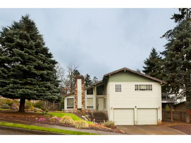 Property Photo: 1041 SW 10th Dr OR 97080