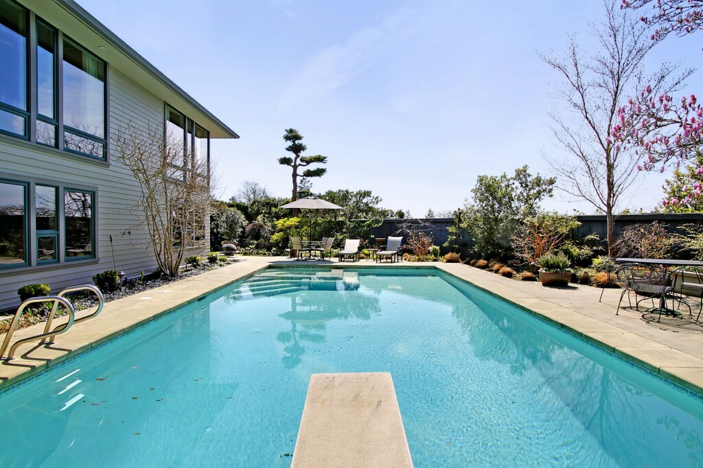 Property Photo: 8605 NE 5th St WA 98039