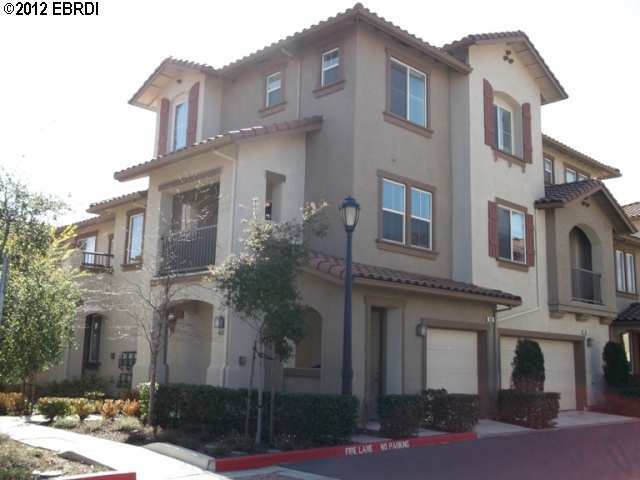 Property Photo:  402 Presidio St  CA 94806 