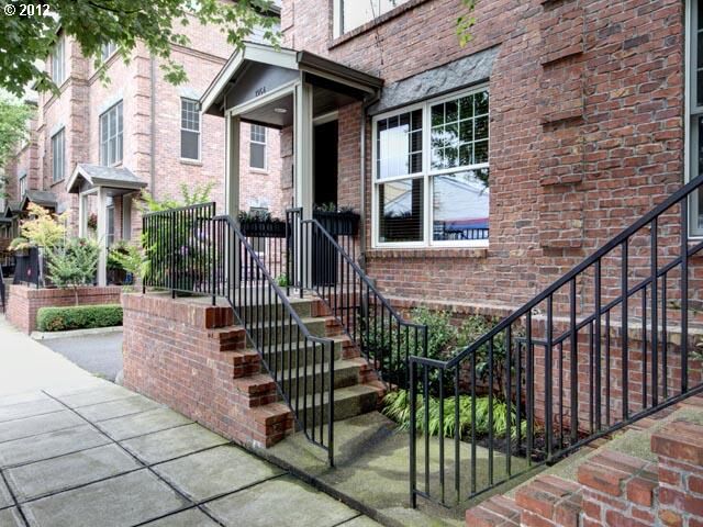 Property Photo:  1954 NW Overton St 6  OR 97209 
