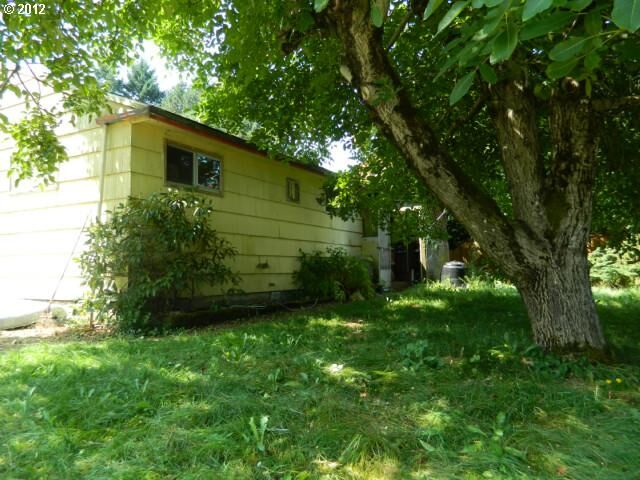 Property Photo:  16624 NE Hassalo St  OR 97230 
