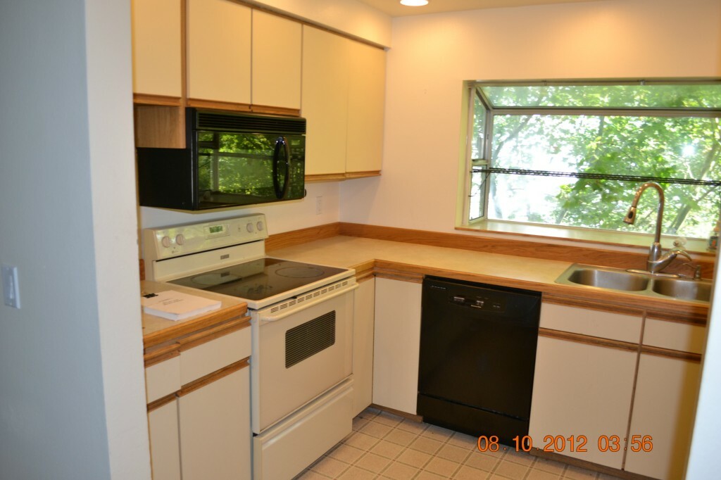 Property Photo: 10829 SE 172nd St C6 WA 98055