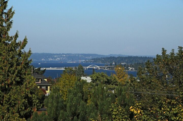 5210 S Mead St  Seattle WA 98118 photo