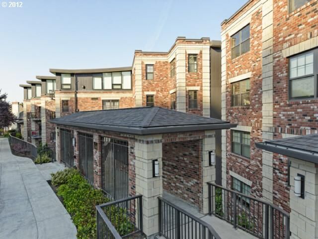 Property Photo:  2442 NW Westover Rd 302  OR 97210 
