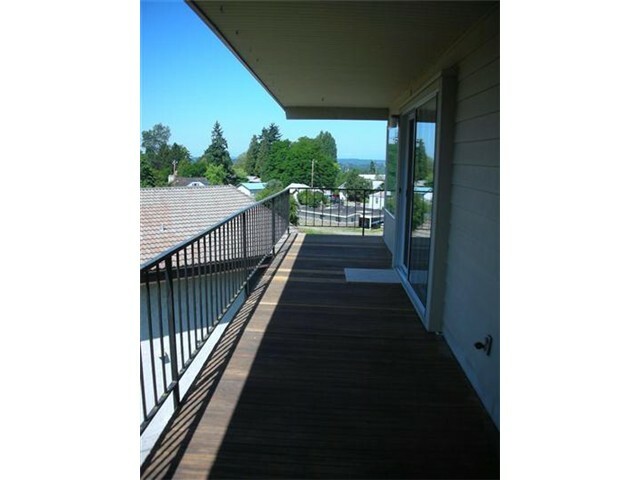 Property Photo:  1808 S 118th St 401  WA 98168 