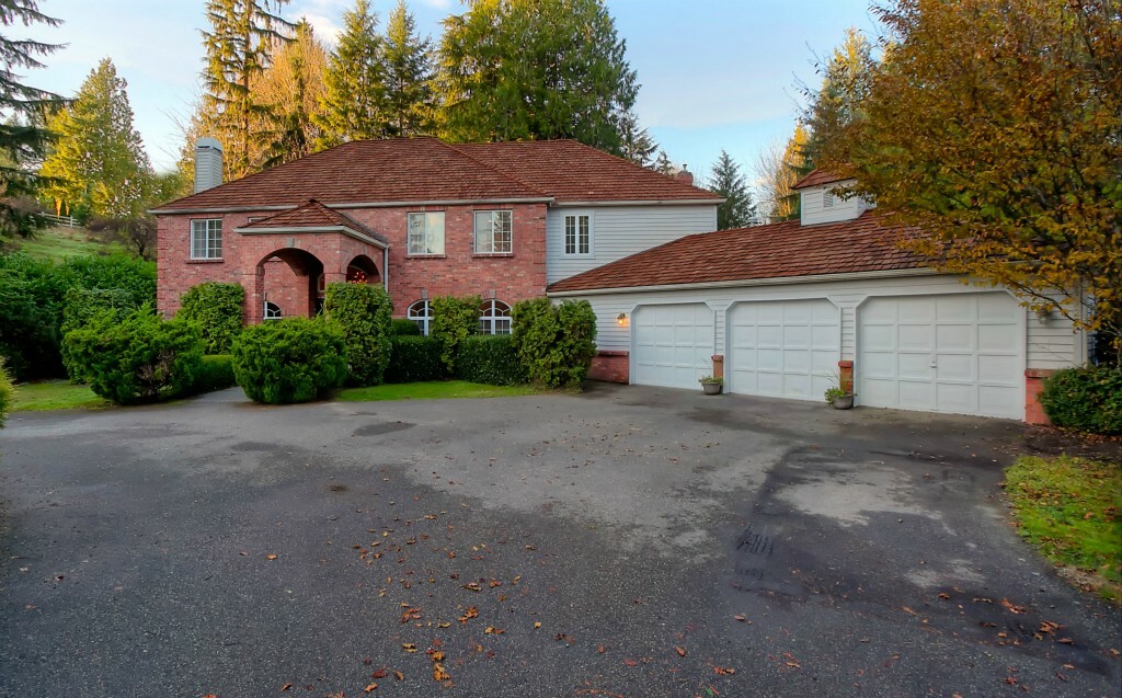 Property Photo:  1127 245 Ave NE  WA 98074 