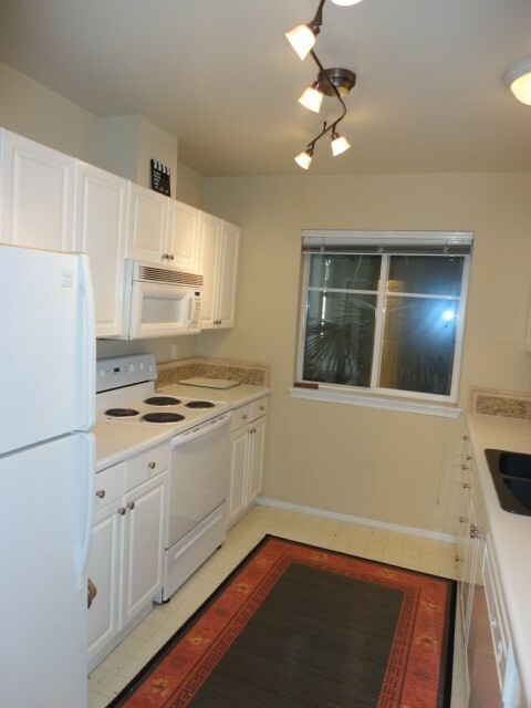Property Photo: 17426 Bothell Wy NE 104 WA 98011