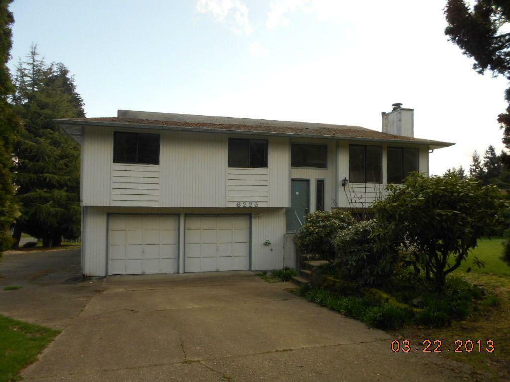 Property Photo:  6225 48th Ave E  WA 98443 