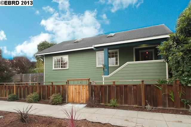 Property Photo:  840 51st St  CA 94608-3204 