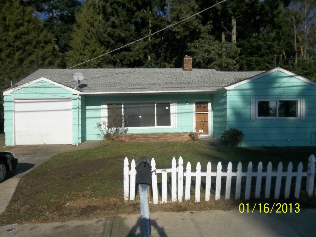 Property Photo: 1032 S 128 WA 98168