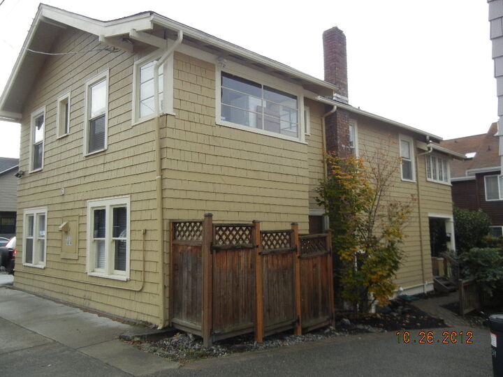 Property Photo:  2030 Franklin Ave E  WA 98102 