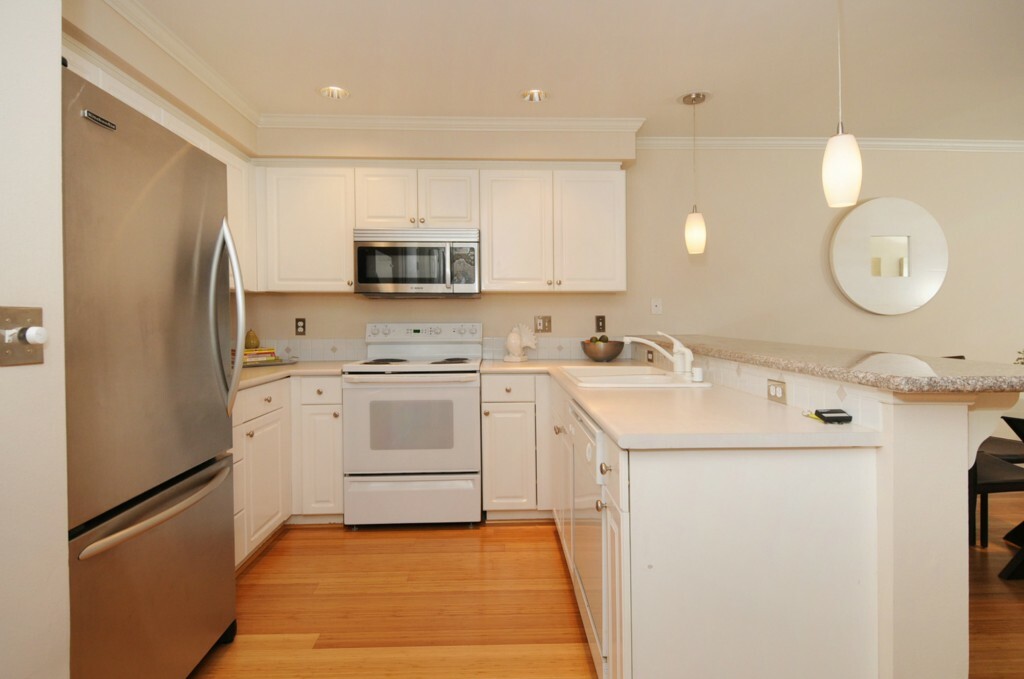 Property Photo:  1417 Queen Anne Ave N 302  WA 98109 