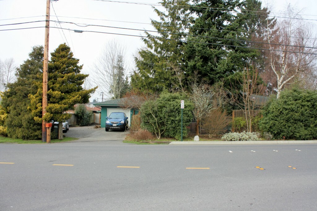 Property Photo: 2722 Alderwood Ave WA 98225