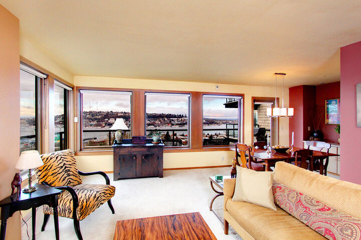 Property Photo:  1931 Broadway E 2A  WA 98102 