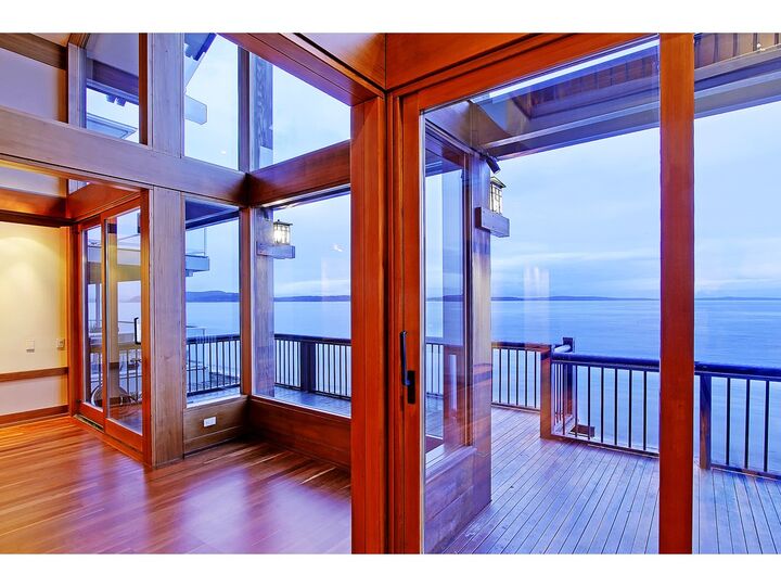 Property Photo:  3103 Alki Ave SW  WA 98116 