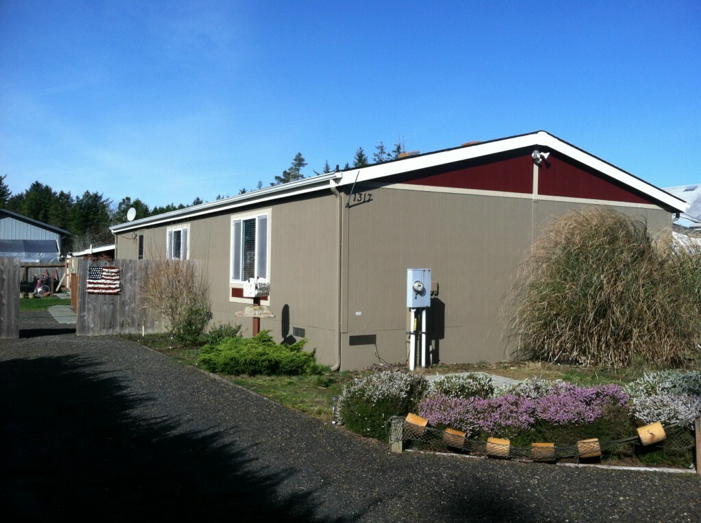 Property Photo:  1317 S Ocosta St  WA 98595 