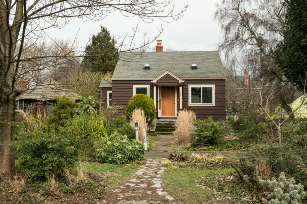 Property Photo:  836 S Orcas St  WA 98108 