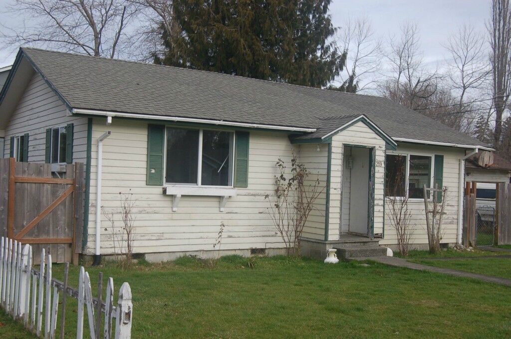Property Photo: 219 E 90th St WA 98445