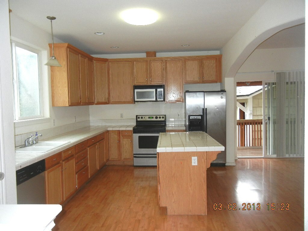 Property Photo: 917 E 61st St WA 98404