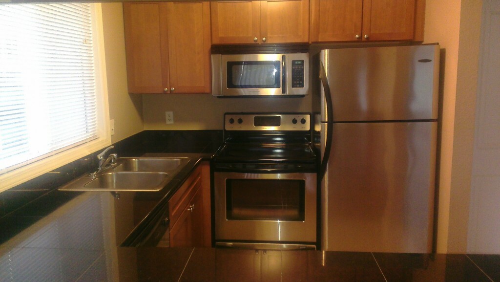 Property Photo: 1712 NW 85th St 202 WA 98117