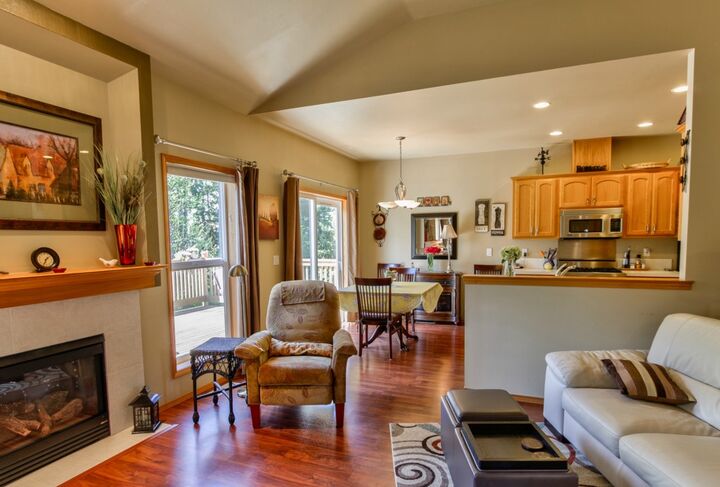 Property Photo: 1822 Lindsay Lp WA 98274