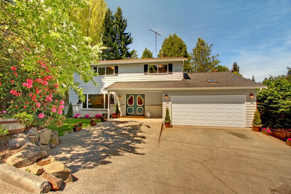 Property Photo:  1242 NW 201st St  WA 98177 