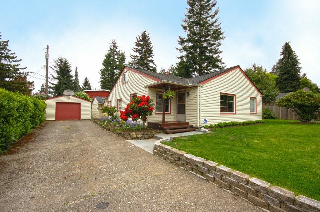 Property Photo:  1721 NE 175th Quiet St  WA 98155 