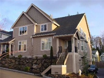 Property Photo: 6790 161st Av Ct SE B WA 98006