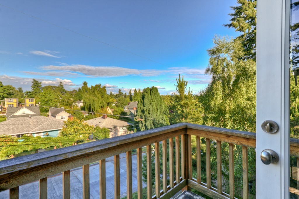 Property Photo:  9747 Woodlawn Ave N  WA 98103 