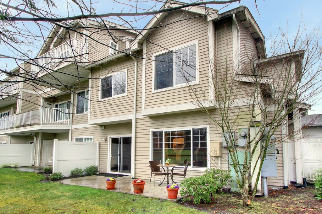 Property Photo:  14140 SE 171st Wy E101  WA 98058 