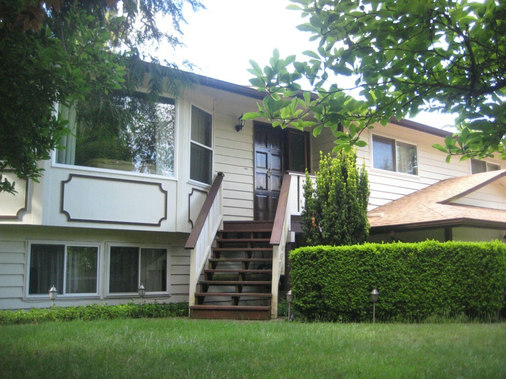 Property Photo:  329 N 188th St  WA 98133 