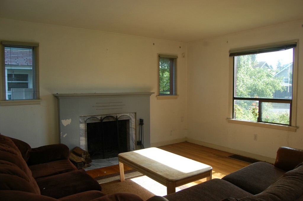 Property Photo:  1210 N Pine St  WA 98406 