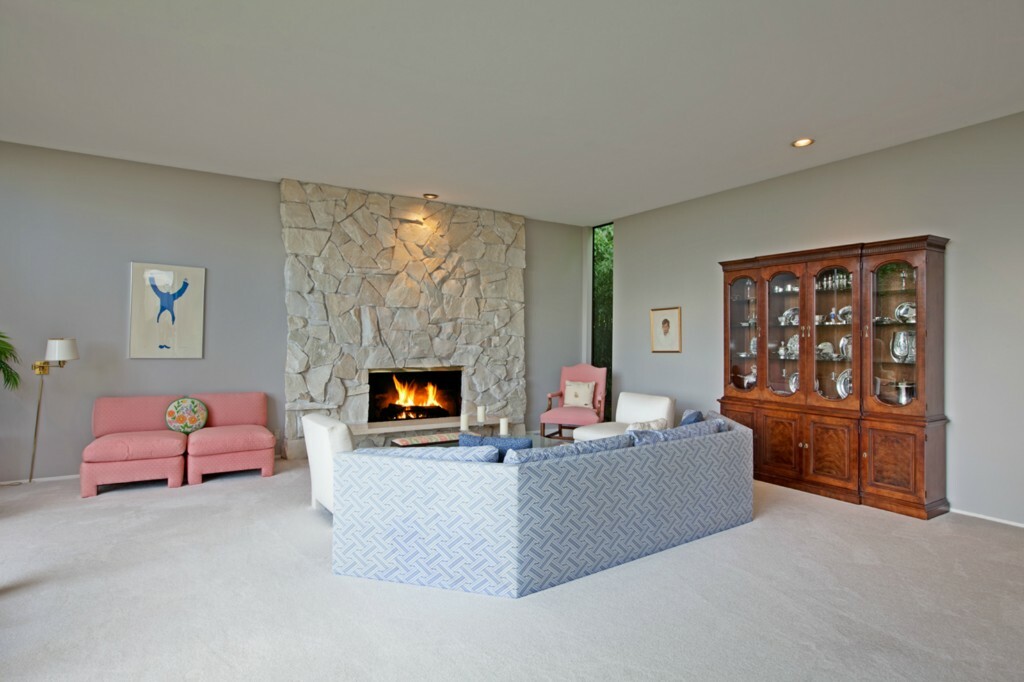 Property Photo: 9166 Parkwood Ridge Rd WA 98040