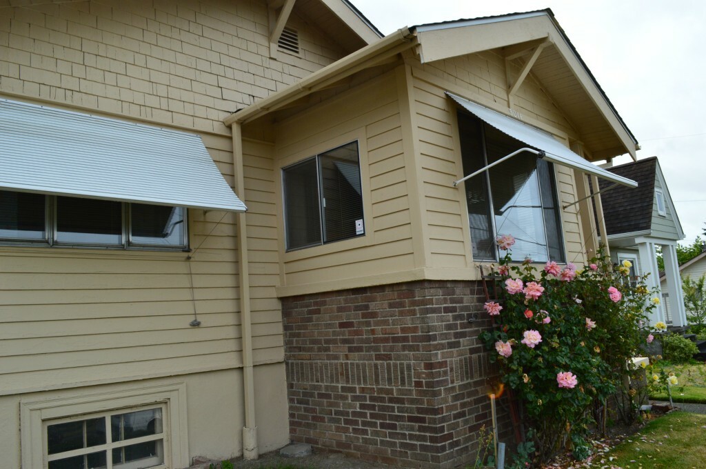 Property Photo:  5014 13th Ave S  WA 98108 