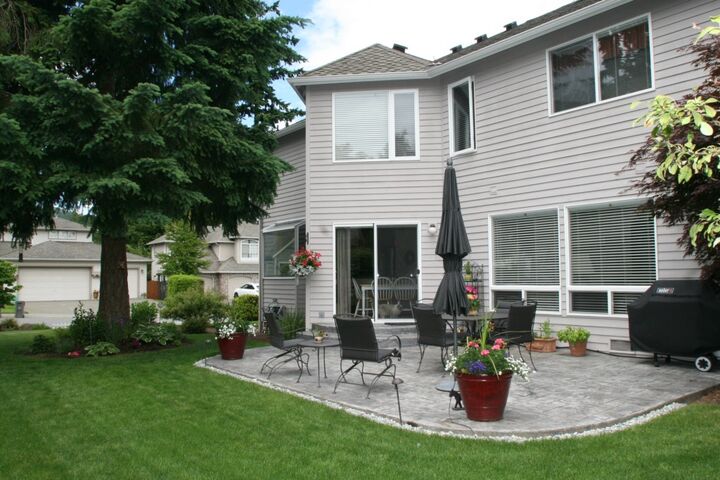 Property Photo: 755 NW Datewood Dr WA 98027