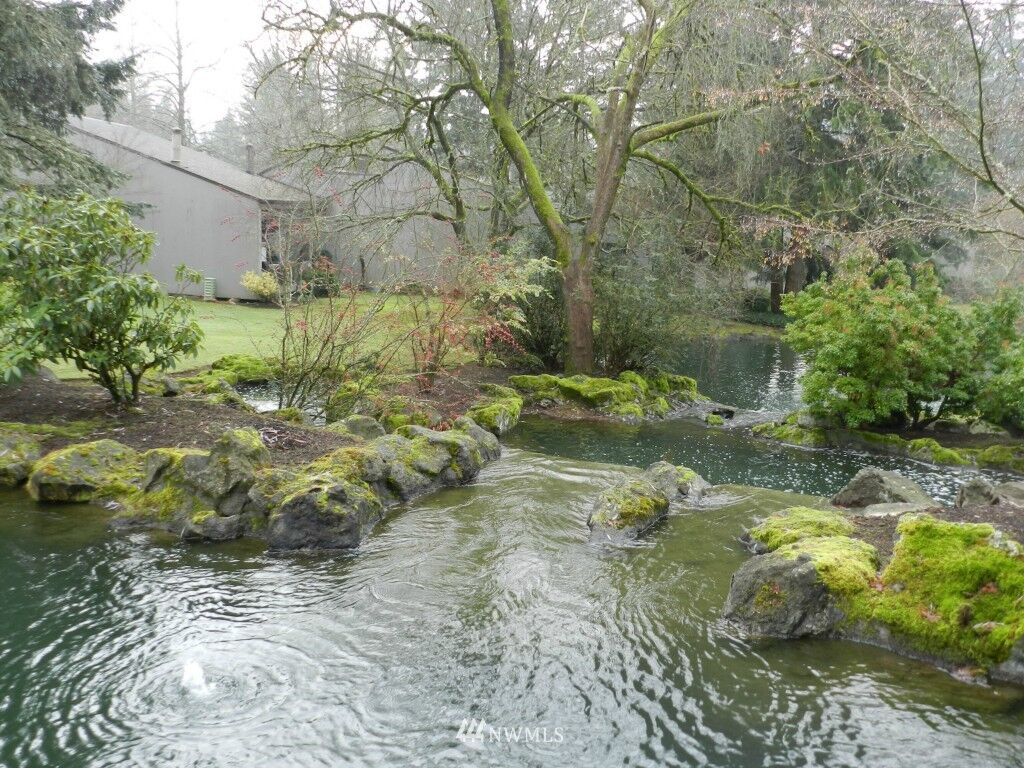 Property Photo: 13787 NE 65th Street 568 WA 98052
