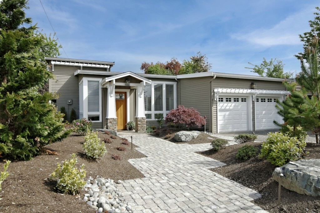 Property Photo: 608 10th Ave WA 98033