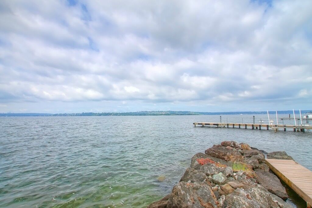 Property Photo:  191 Lake Ave W  WA 98033 