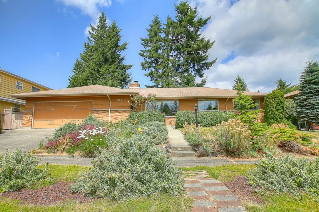 Property Photo:  212 NE 89th St St  WA 98115 