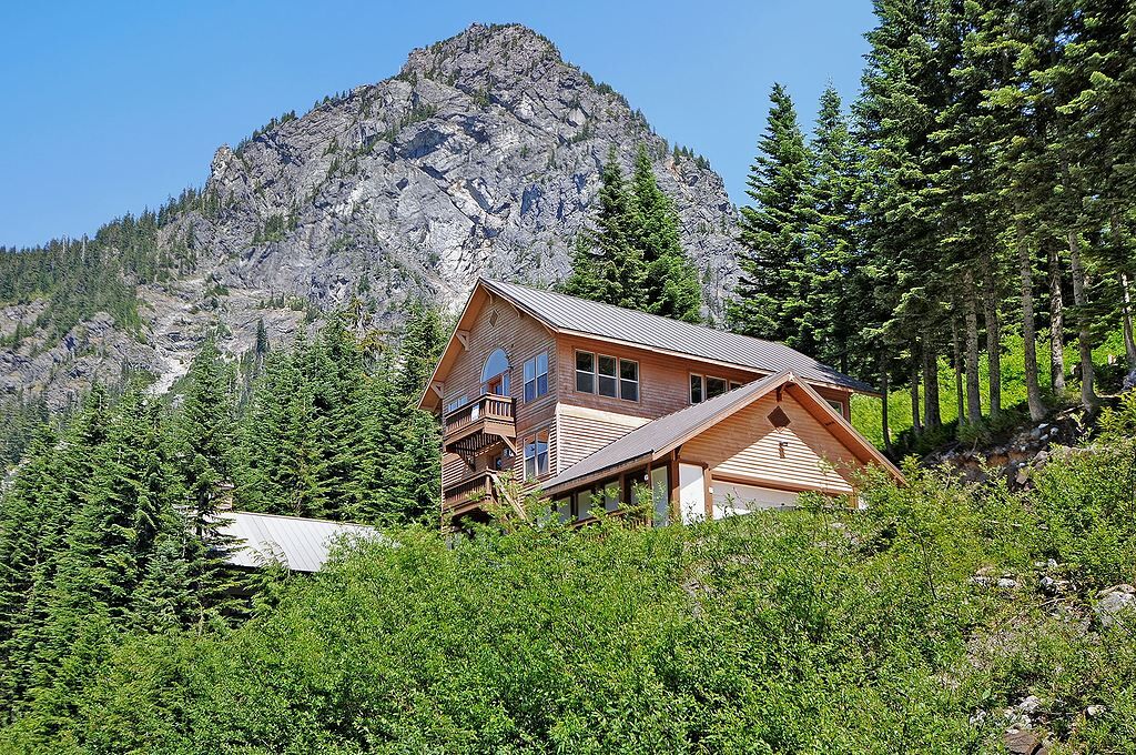 Property Photo:  6 St Anton Strasse  WA 98068 