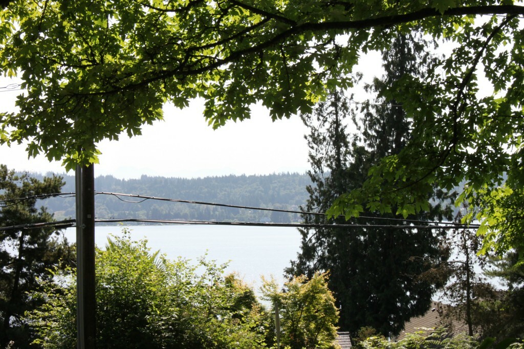 Property Photo:  439 W Lake Sammamish Pkwy SE  WA 98008 